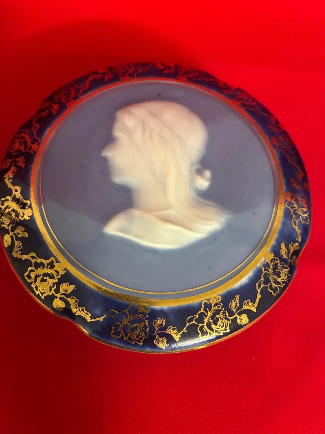 1930’lar Limoges France Cameo Cobalt Mavi Kapaklı Bombonier – Altın Yaldızlı Fransız Porseleni