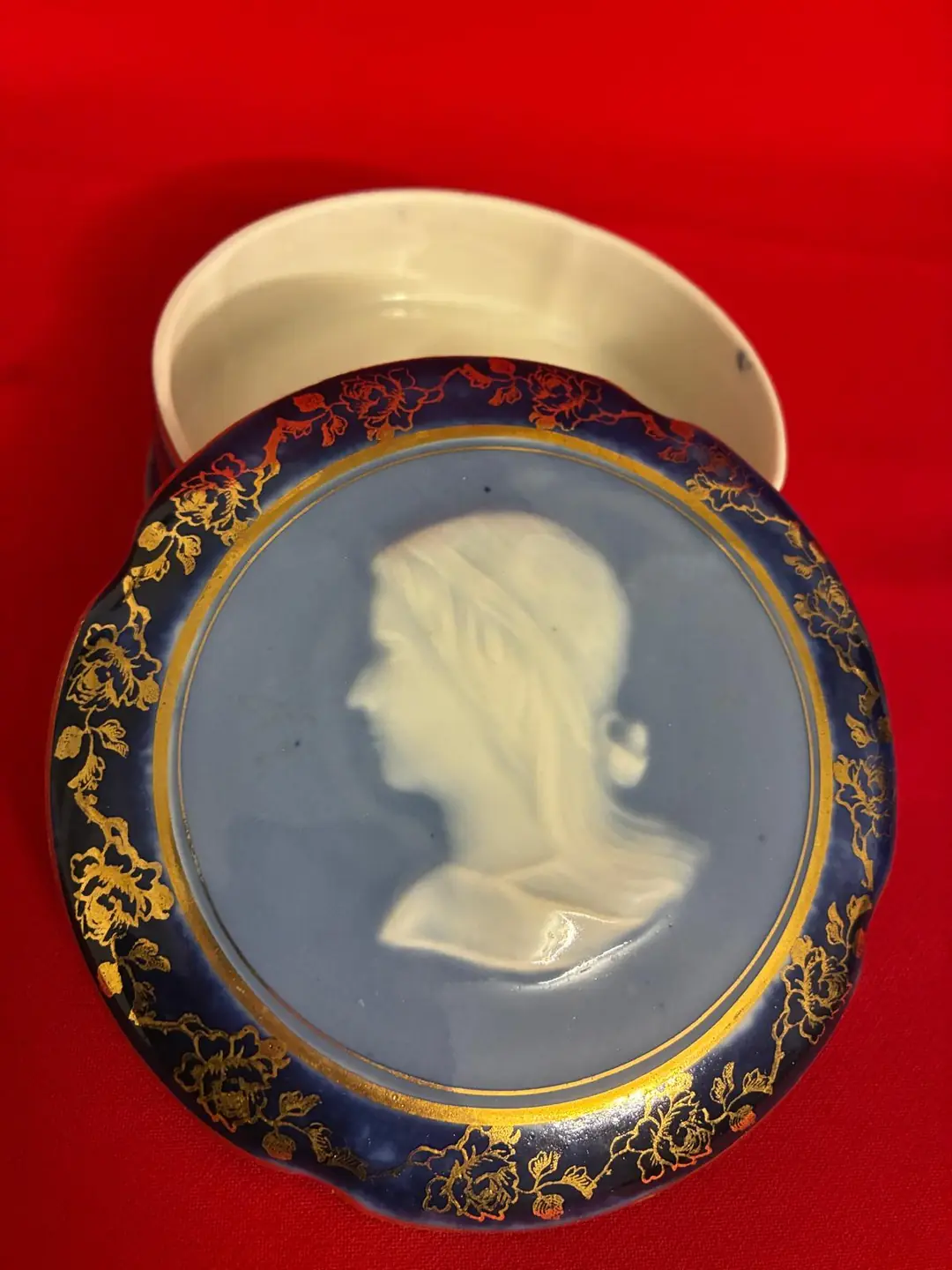 1930’lar Limoges France Cameo Cobalt Mavi Kapaklı Bombonier – Altın Yaldızlı Fransız Porseleni