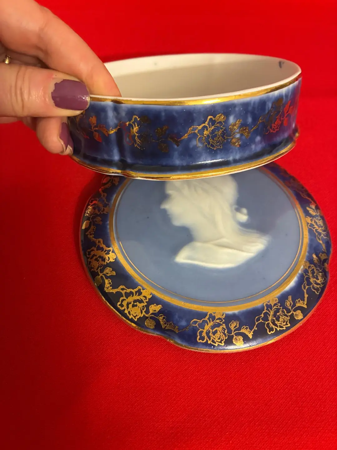 1930’lar Limoges France Cameo Cobalt Mavi Kapaklı Bombonier – Altın Yaldızlı Fransız Porseleni