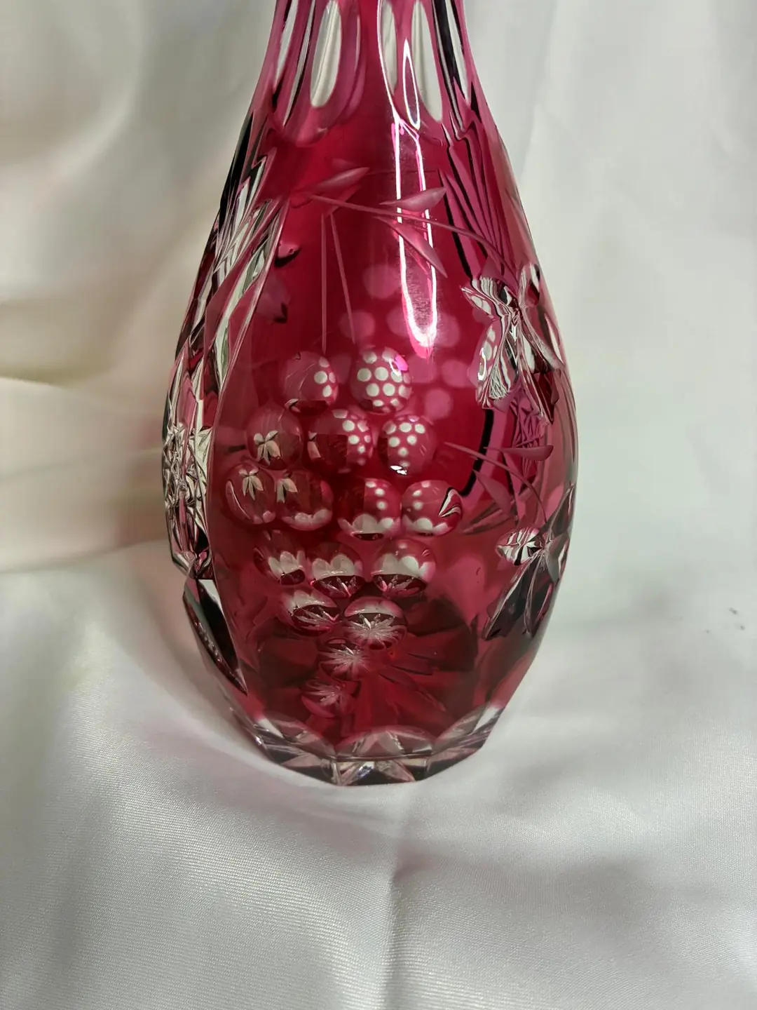Bohemya (Çekoslovakya) – El Kesim Ruby Overlay Kristal Karaf