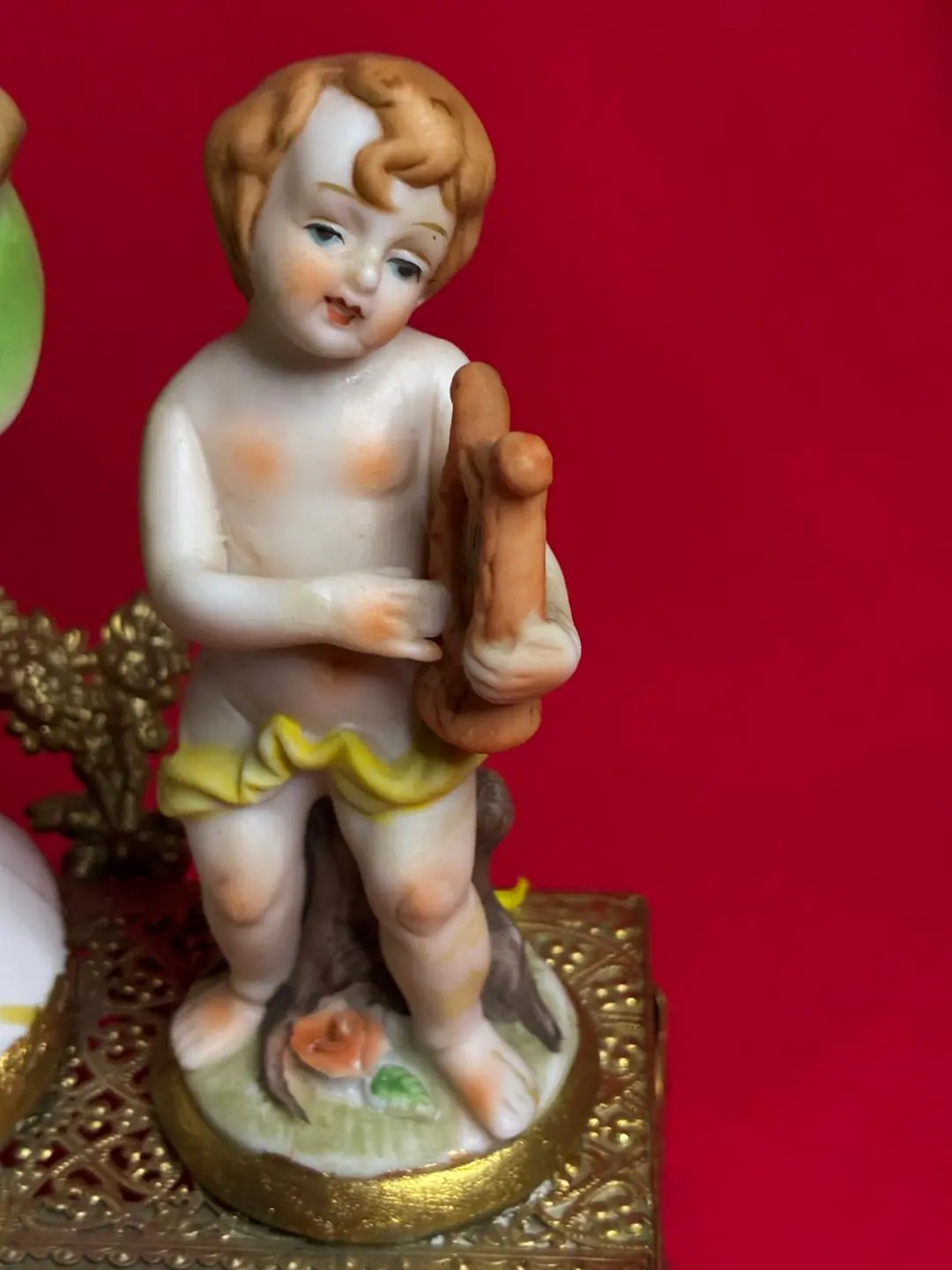 İtalyan Stil Capodimonte Esintili Üçlü Biblo – Altın Filigran Kaide