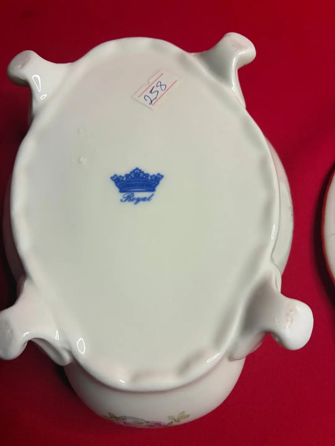 Royal Rokoko Stil Aslan Ayaklı Porselen Bomboniere – Melek Figürlü Kapaklı Şekerlik